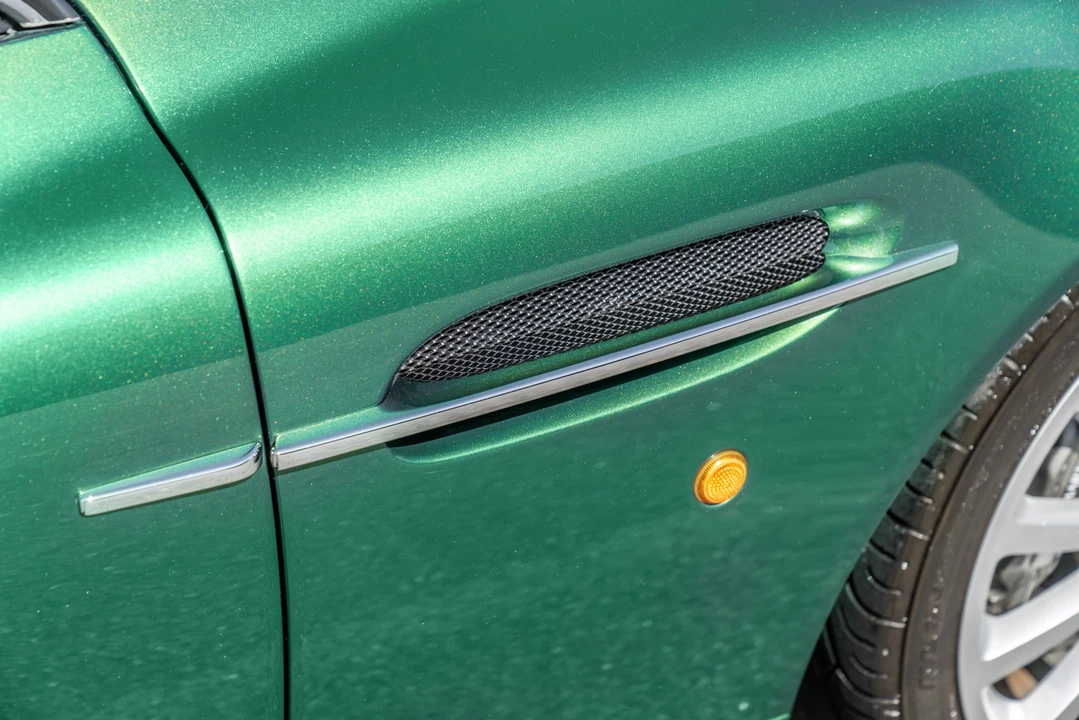 2002 Aston Martin Vanquish 1st Gen - Image 18 of 31
