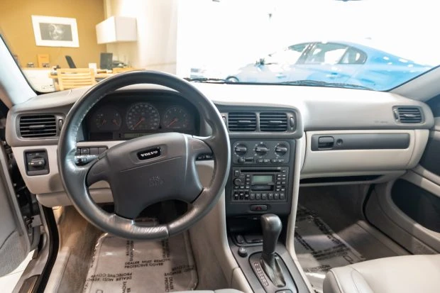 2002 Volvo C70 1st Gen - Image 5 of 7