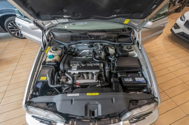 2002 Volvo C70 1st Gen - Image 6 of 7