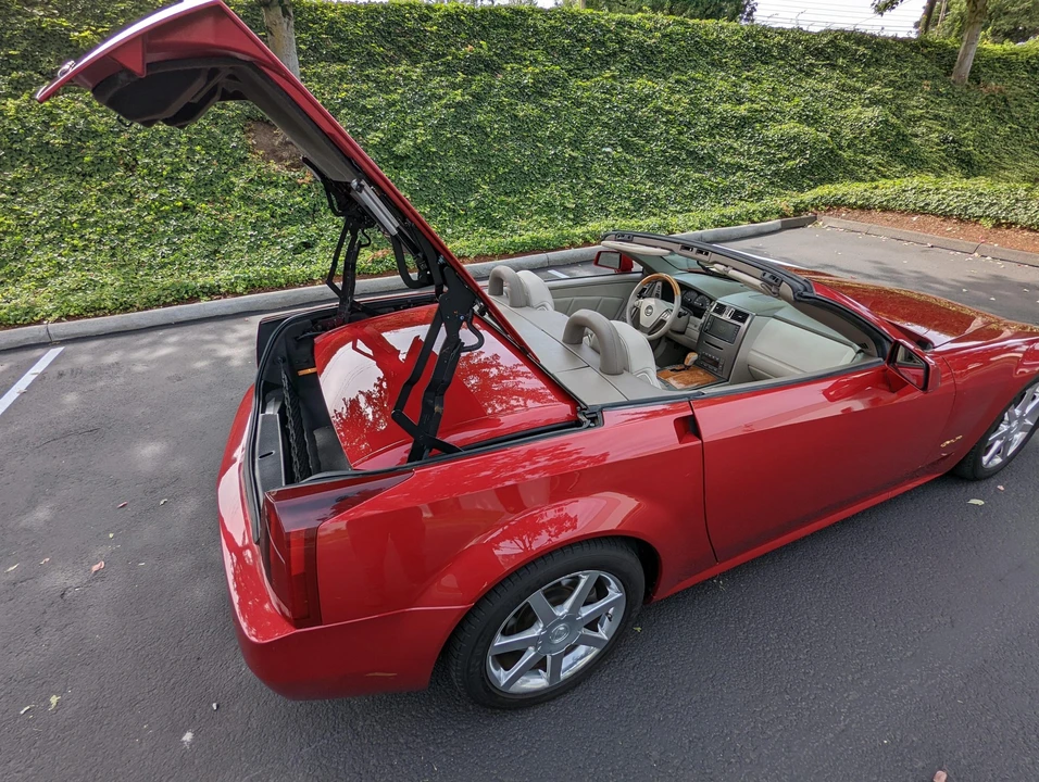 2004 Cadillac XLR - Image 28 of 31