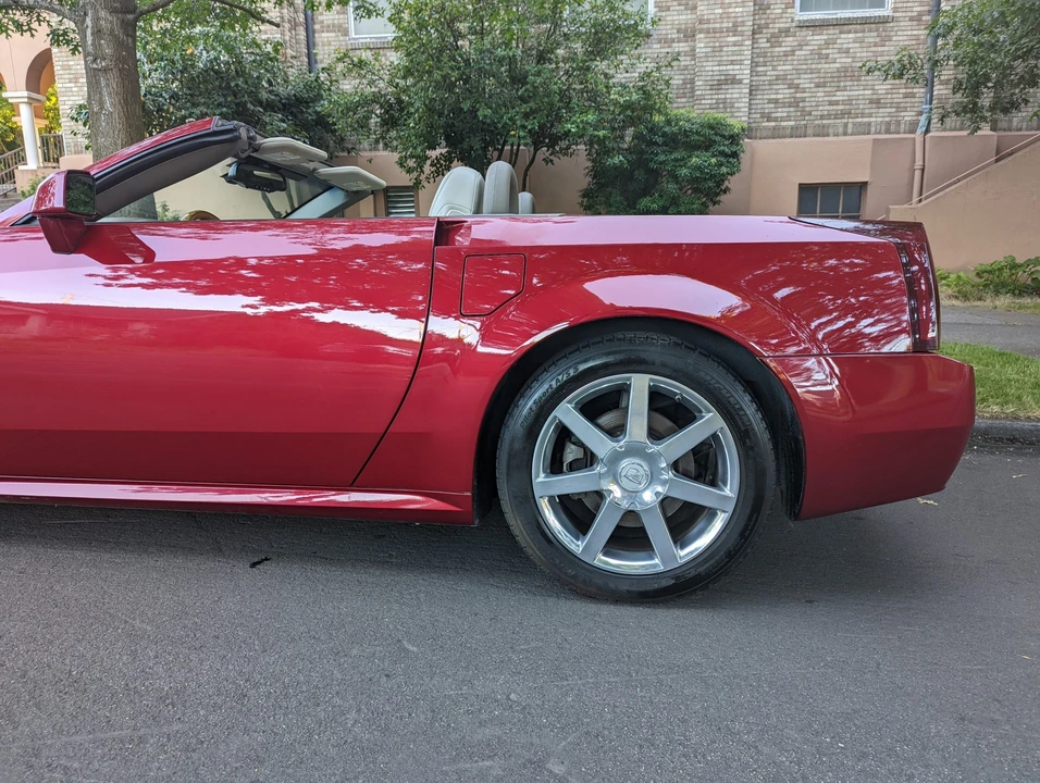 2004 Cadillac XLR - Image 30 of 31