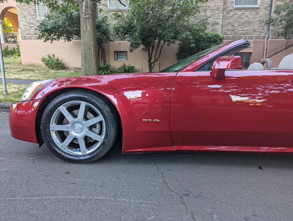2004 Cadillac XLR - Image 29 of 31