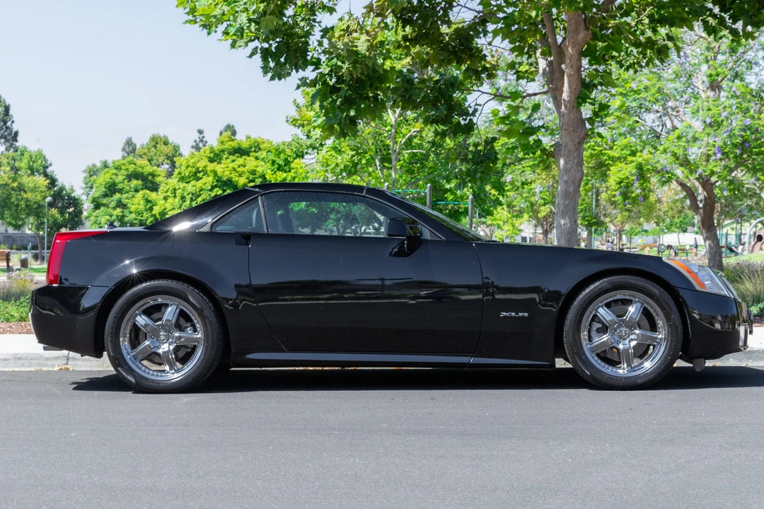2004 Cadillac XLR - Image 13 of 31