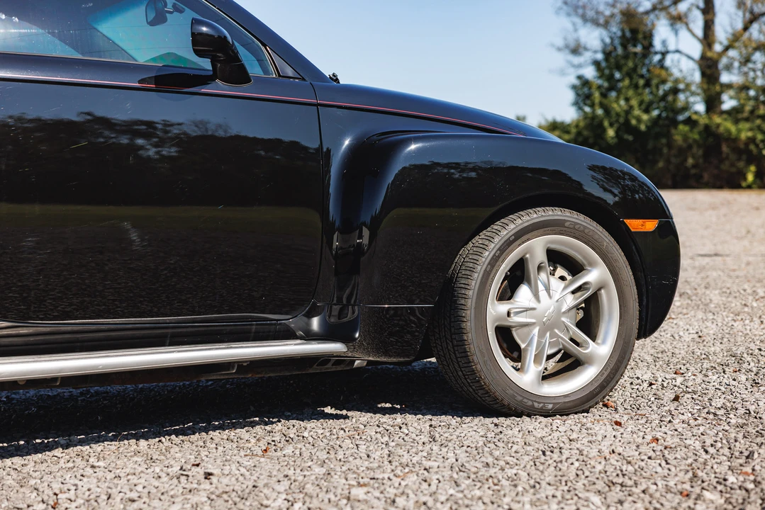 2004 Chevrolet SSR - Image 14 of 31
