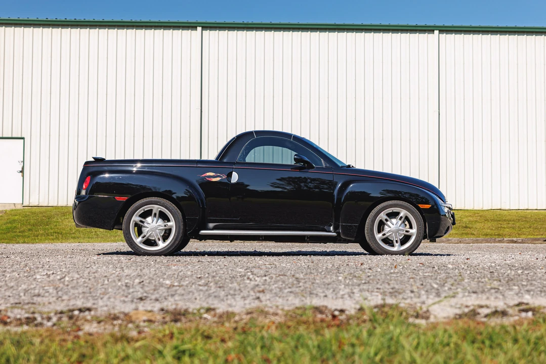 2004 Chevrolet SSR - Image 10 of 31