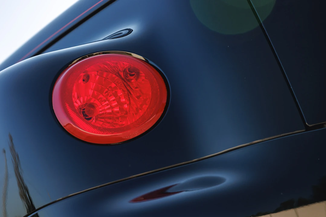 2004 Chevrolet SSR - Image 30 of 31
