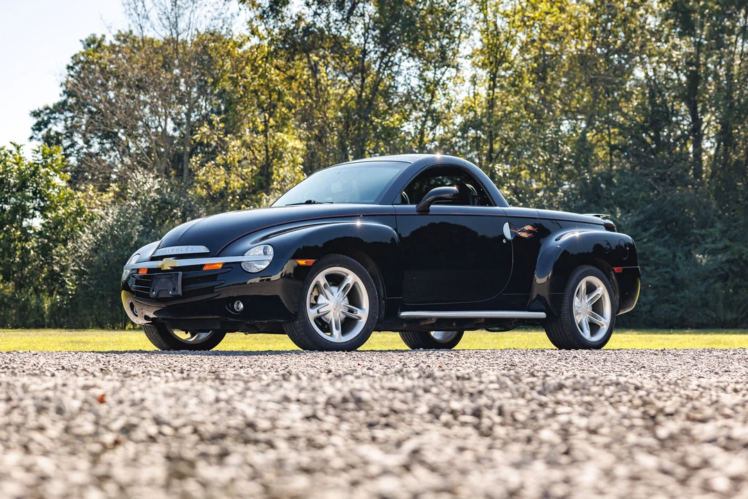 2004 Chevrolet SSR - Image 3 of 31
