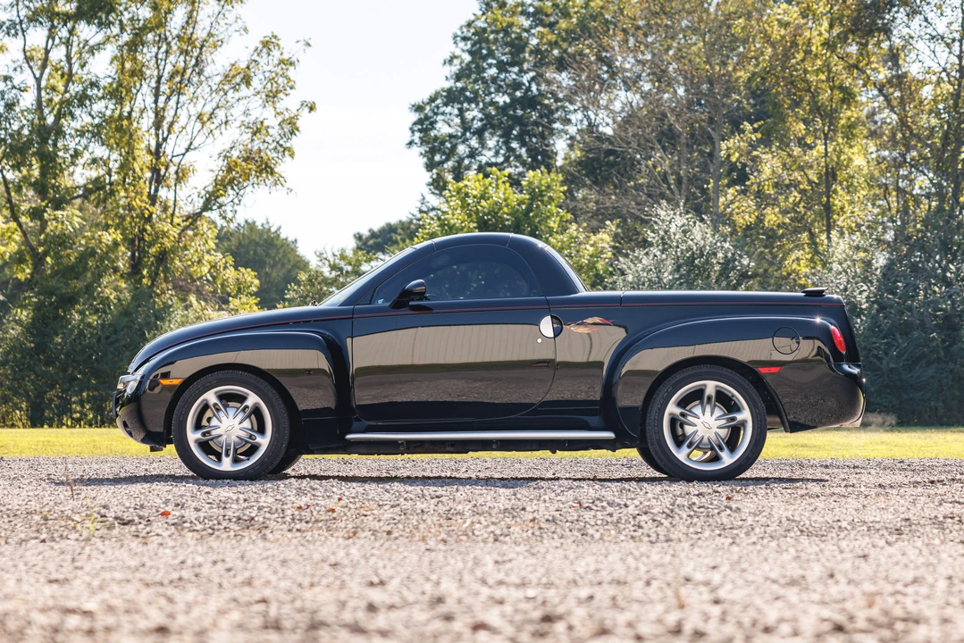 2004 Chevrolet SSR - Image 5 of 31
