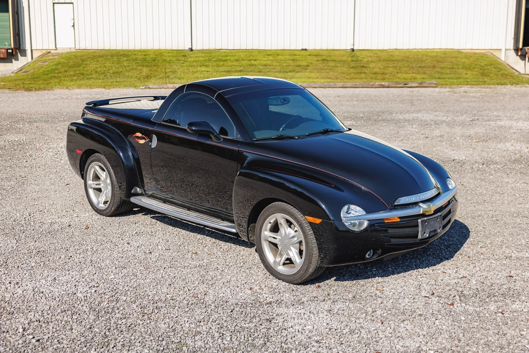 2004 Chevrolet SSR - Image 12 of 31