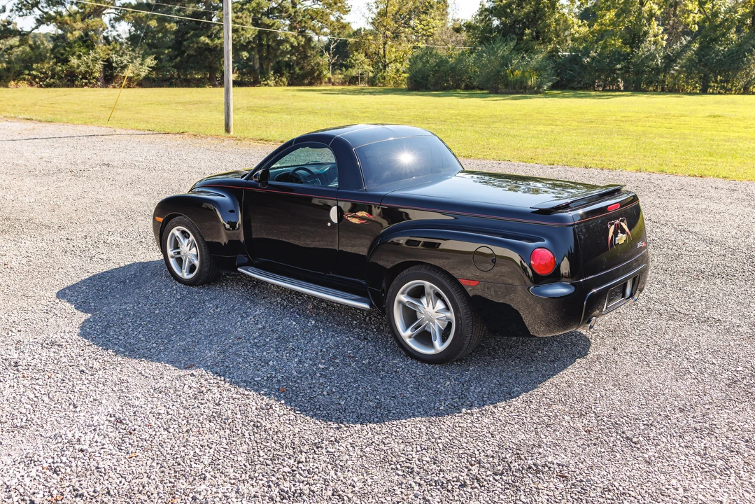 2004 Chevrolet SSR - Image 7 of 31