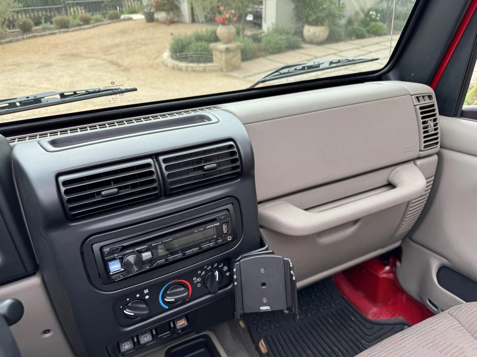 2004 Jeep TJ Wrangler - Image 28 of 31