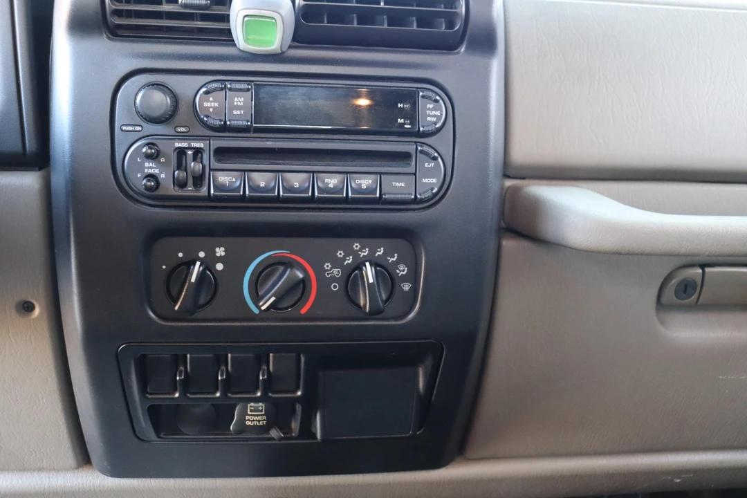 2004 Jeep TJ Wrangler - Image 29 of 31