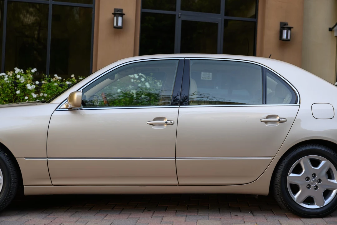 2004 Lexus LS 3rd Gen - Image 25 of 31
