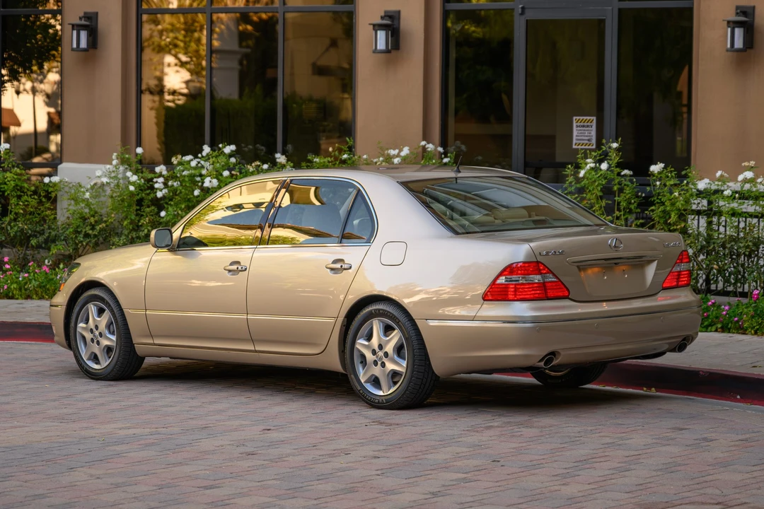 2004 Lexus LS 3rd Gen - Image 18 of 31