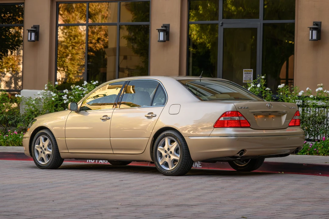 2004 Lexus LS 3rd Gen - Image 19 of 31