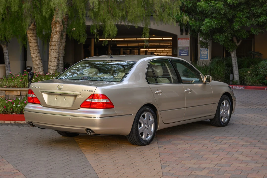 2004 Lexus LS 3rd Gen - Image 13 of 31