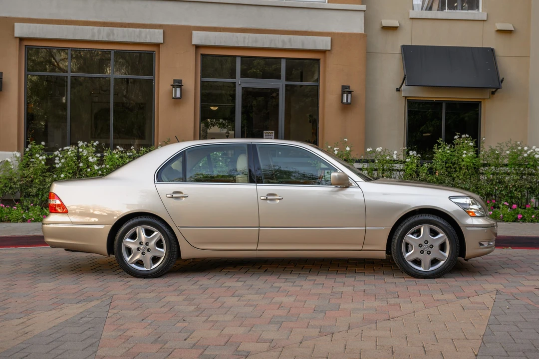 2004 Lexus LS 3rd Gen - Image 12 of 31