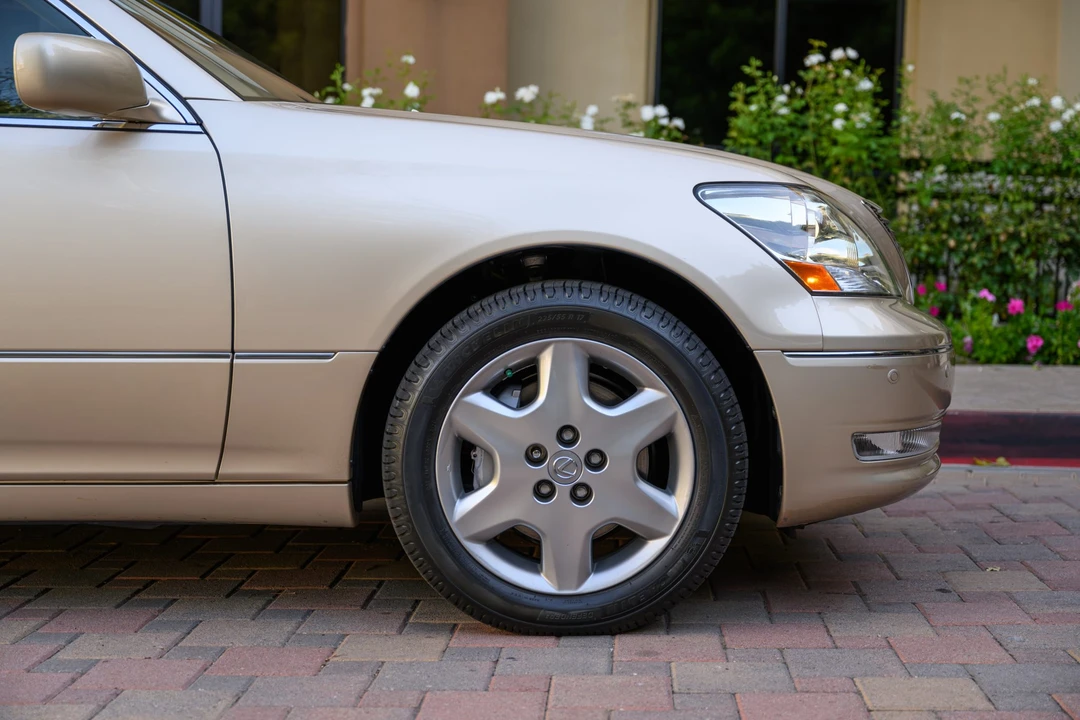 2004 Lexus LS 3rd Gen - Image 29 of 31