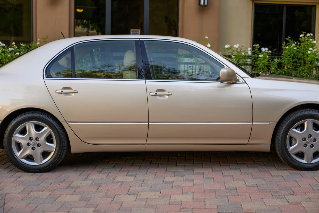 2004 Lexus LS 3rd Gen - Image 28 of 31