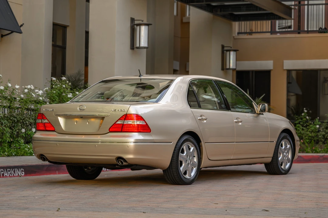 2004 Lexus LS 3rd Gen - Image 15 of 31