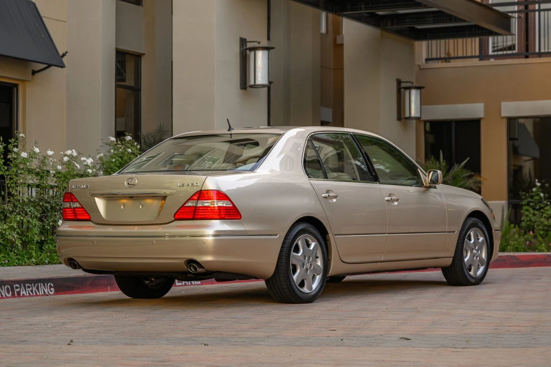 2004 Lexus LS 3rd Gen - Image 14 of 31