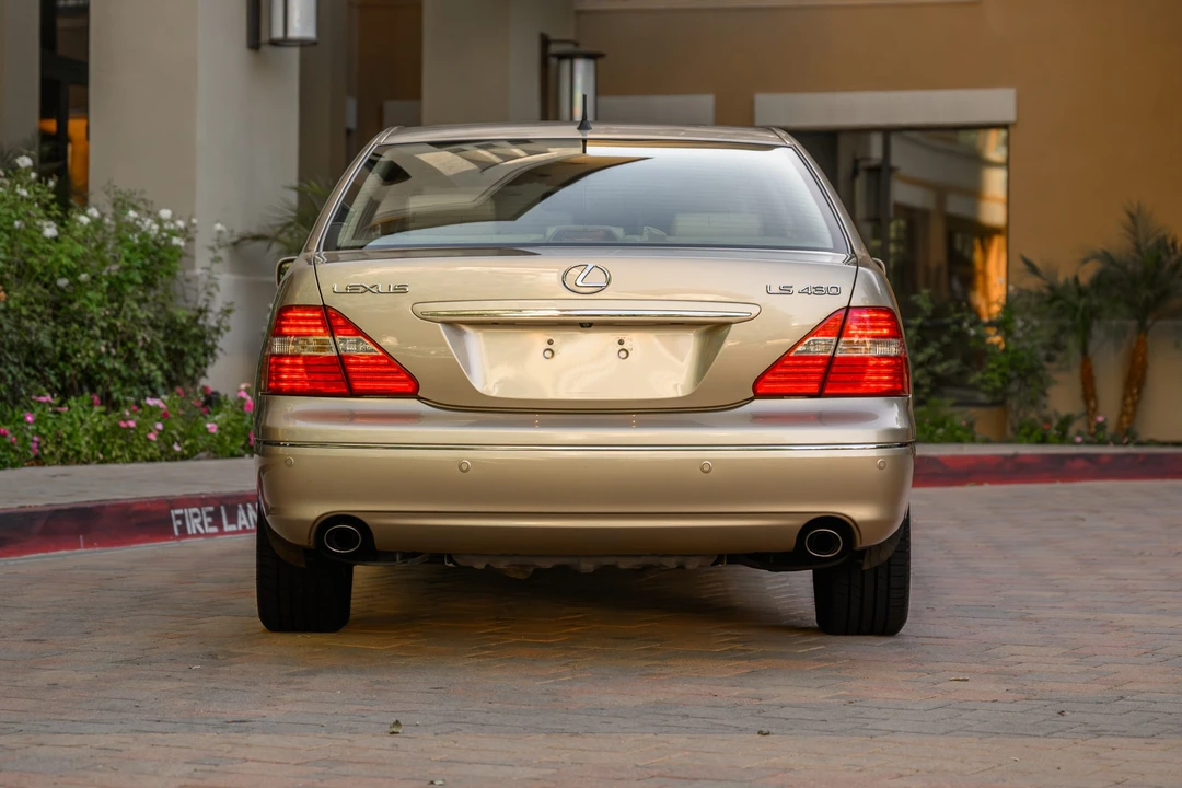 2004 Lexus LS 3rd Gen - Image 16 of 31