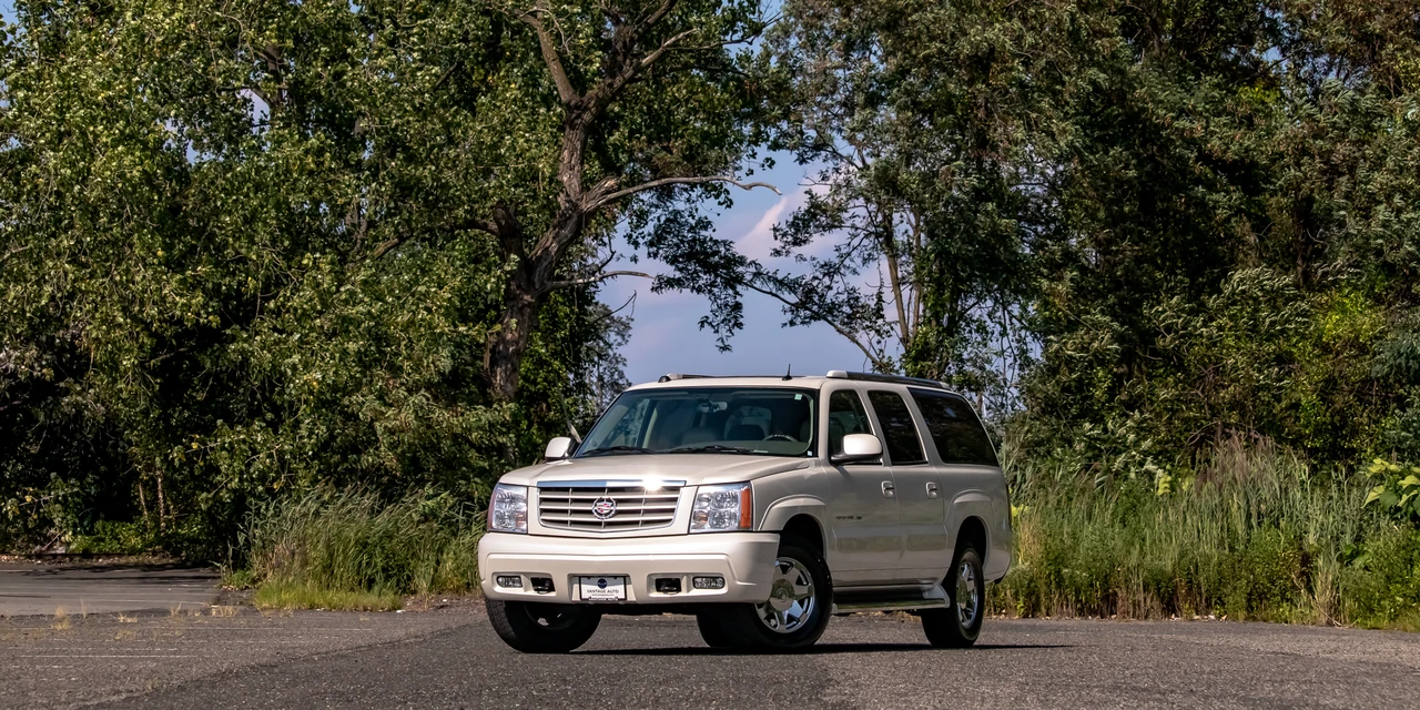 2005 Cadillac Escalade & EXT 2nd Gen - Image 2 of 31