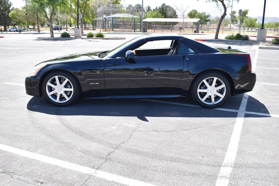 2005 Cadillac XLR - Image 3 of 31