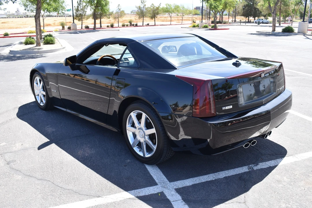 2005 Cadillac XLR - Image 4 of 31
