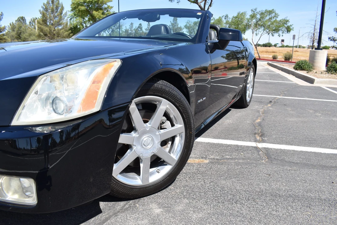 2005 Cadillac XLR - Image 22 of 31