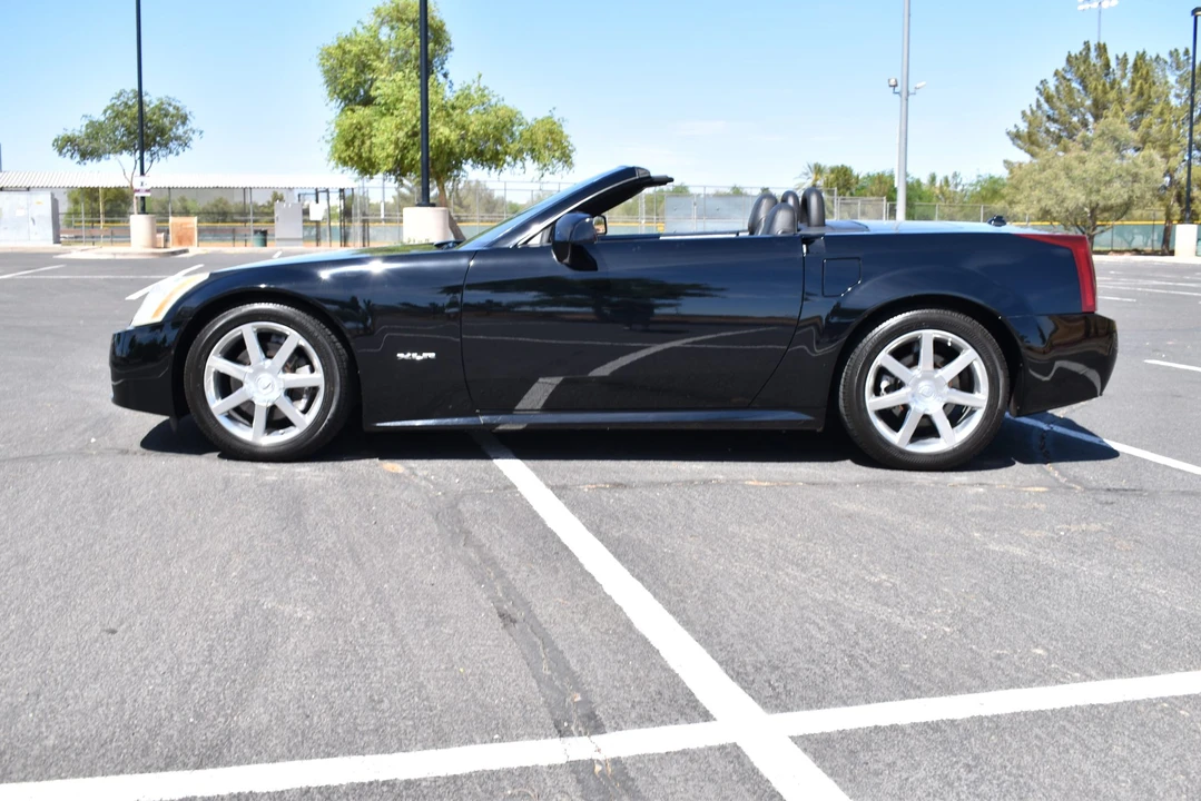 2005 Cadillac XLR - Image 11 of 31