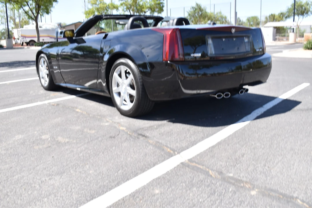 2005 Cadillac XLR - Image 13 of 31