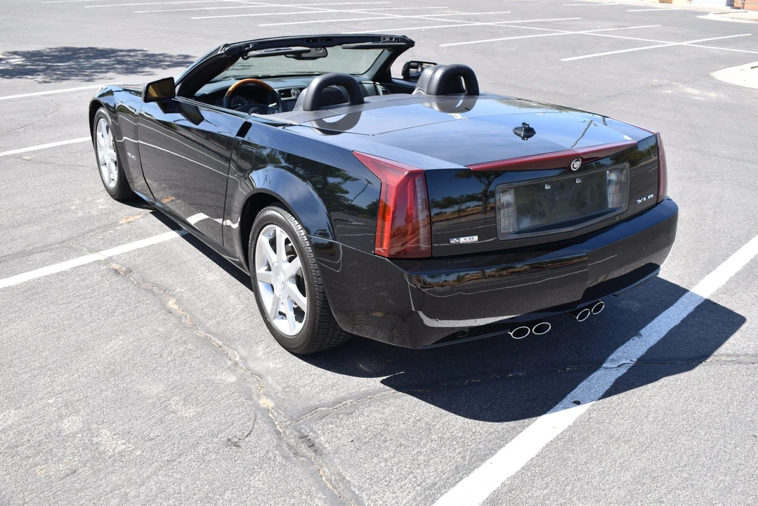 2005 Cadillac XLR - Image 12 of 31