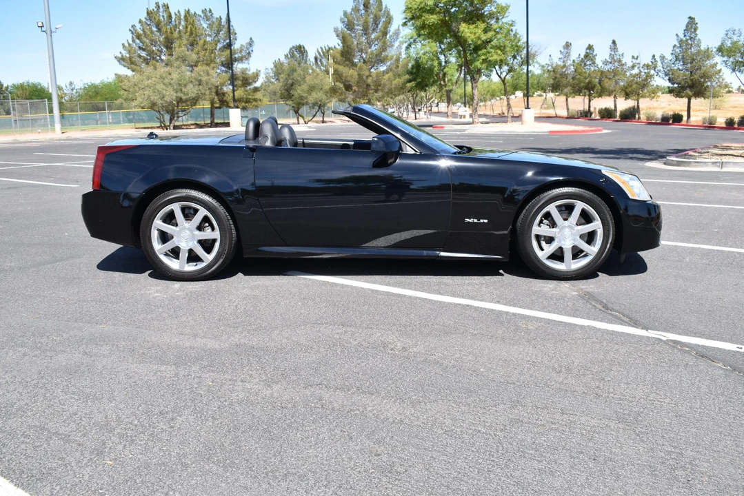 2005 Cadillac XLR - Image 17 of 31