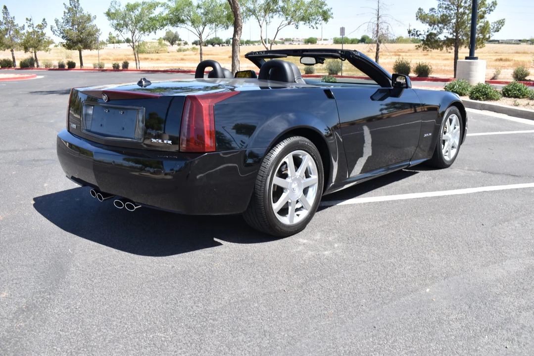 2005 Cadillac XLR - Image 15 of 31