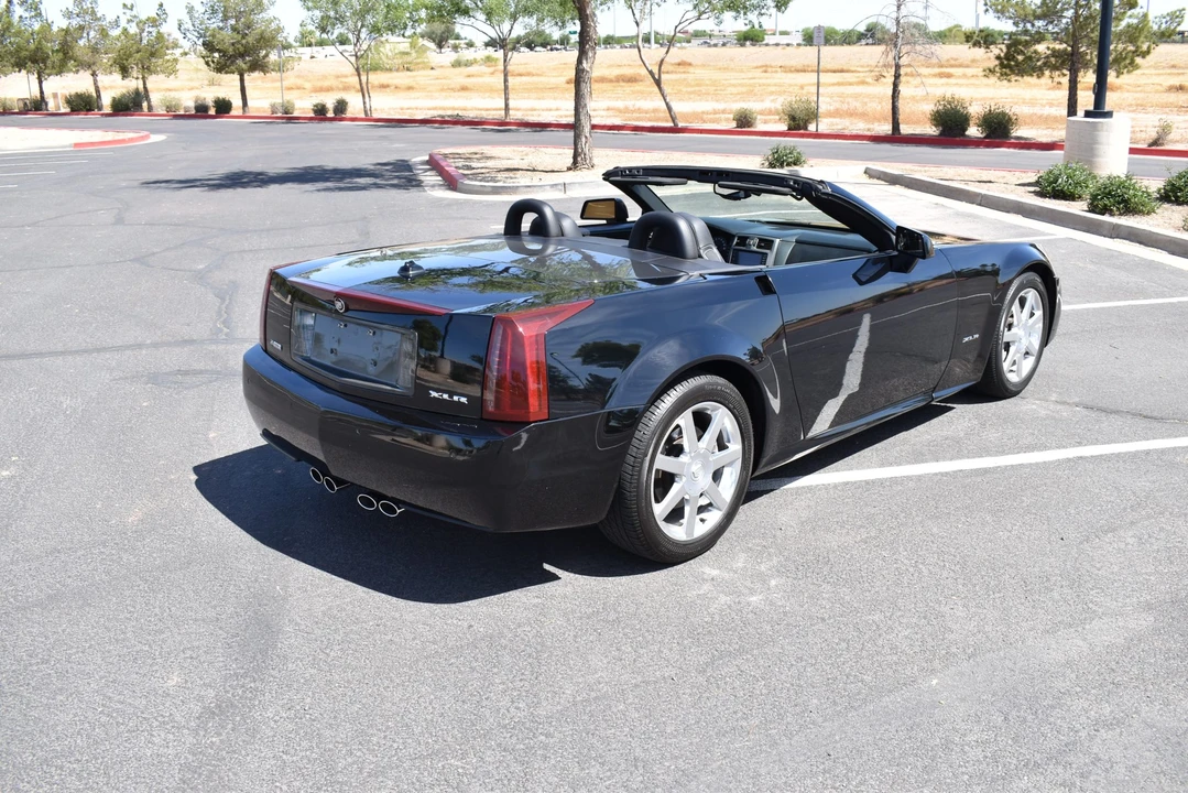 2005 Cadillac XLR - Image 16 of 31