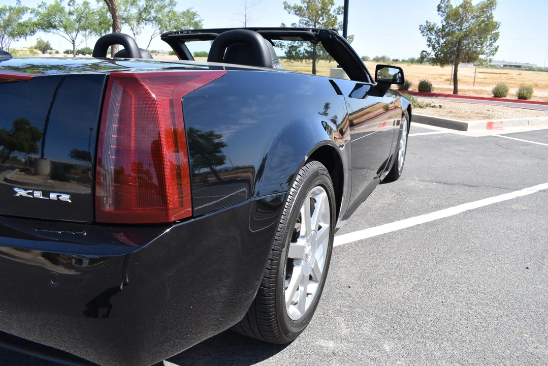 2005 Cadillac XLR - Image 23 of 31