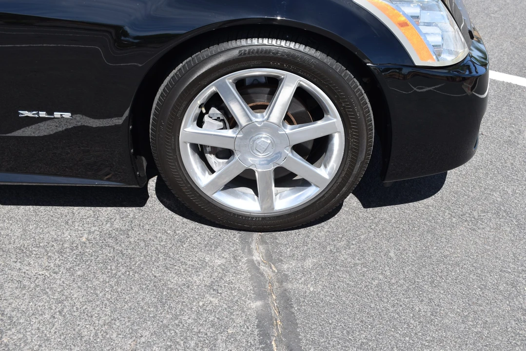 2005 Cadillac XLR - Image 28 of 31