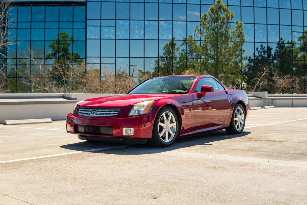 2005 Cadillac XLR - Image 3 of 31