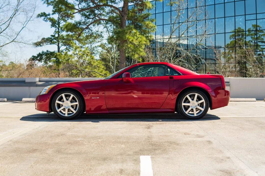 2005 Cadillac XLR - Image 4 of 31