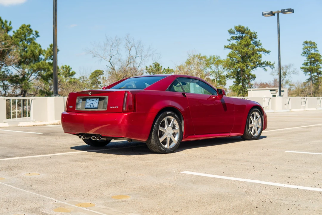 2005 Cadillac XLR - Image 10 of 31