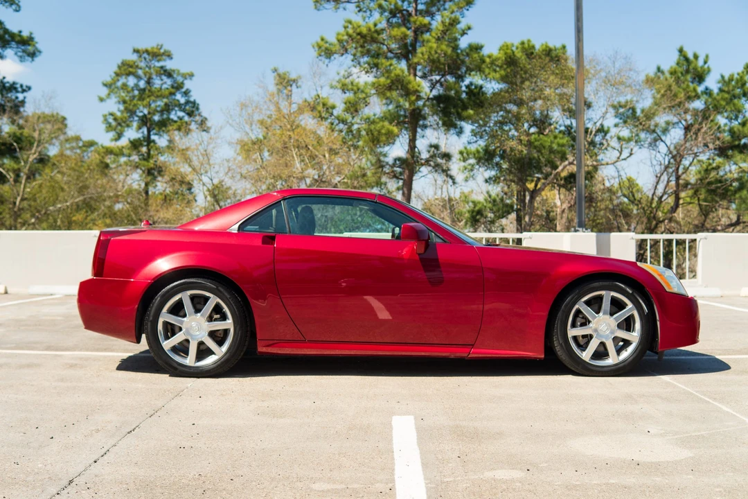 2005 Cadillac XLR - Image 12 of 31