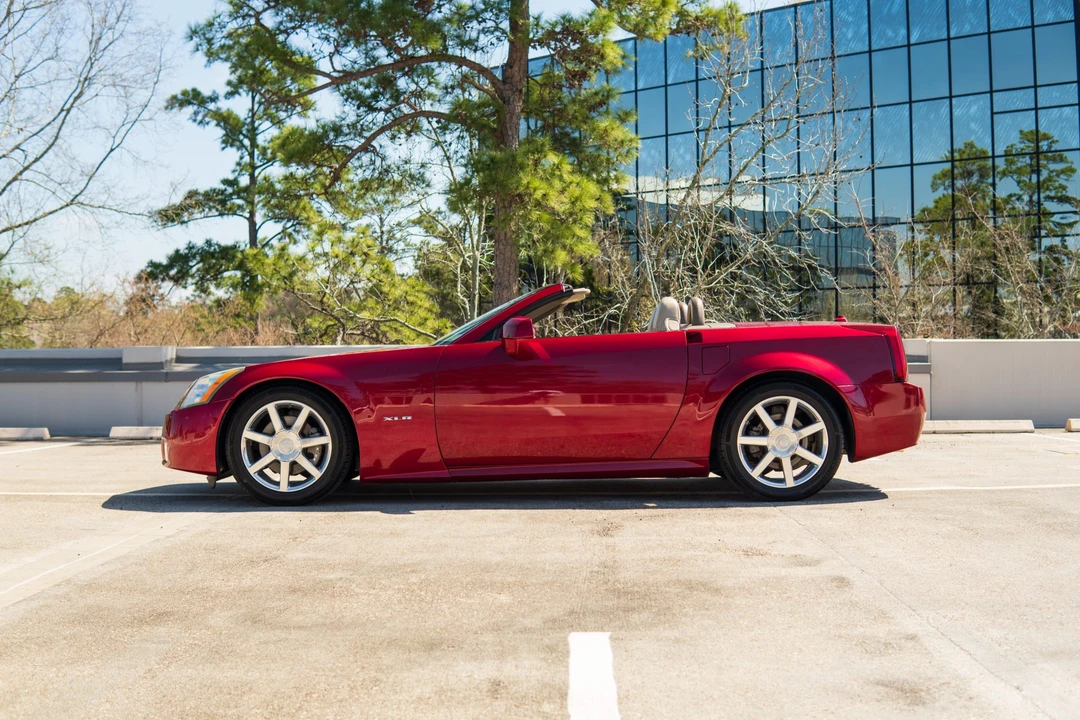 2005 Cadillac XLR - Image 22 of 31