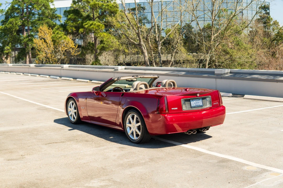 2005 Cadillac XLR - Image 24 of 31