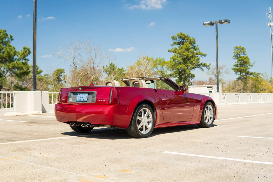 2005 Cadillac XLR - Image 29 of 31