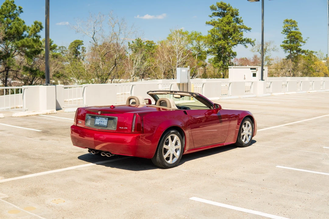 2005 Cadillac XLR - Image 28 of 31