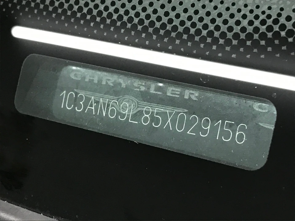 2005 Chrysler Crossfire - Image 13 of 31