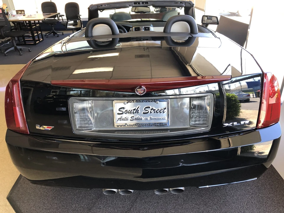 2006 Cadillac XLR-V - Image 12 of 31