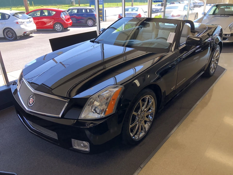 2006 Cadillac XLR-V - Image 2 of 31