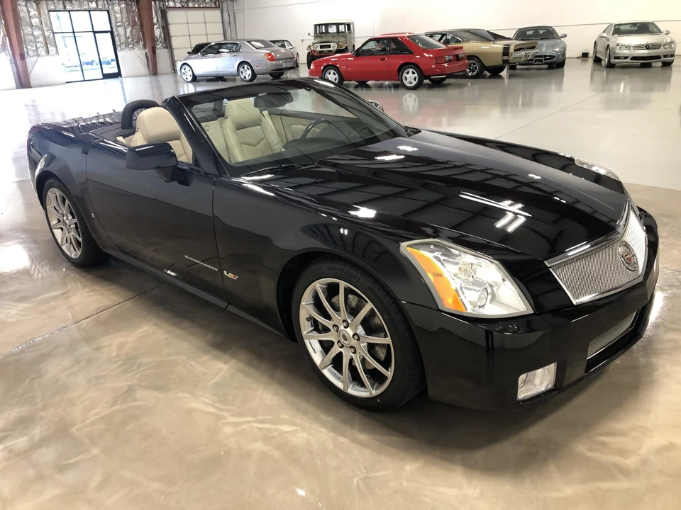 2006 Cadillac XLR-V - Image 19 of 31